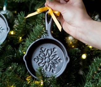 Holiday Mini Skillet to Decorate Your Christmas Tree