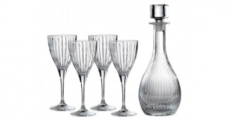 Elegant A Set of 4 Linear Wine with Wine Decanter from Royal Doulton